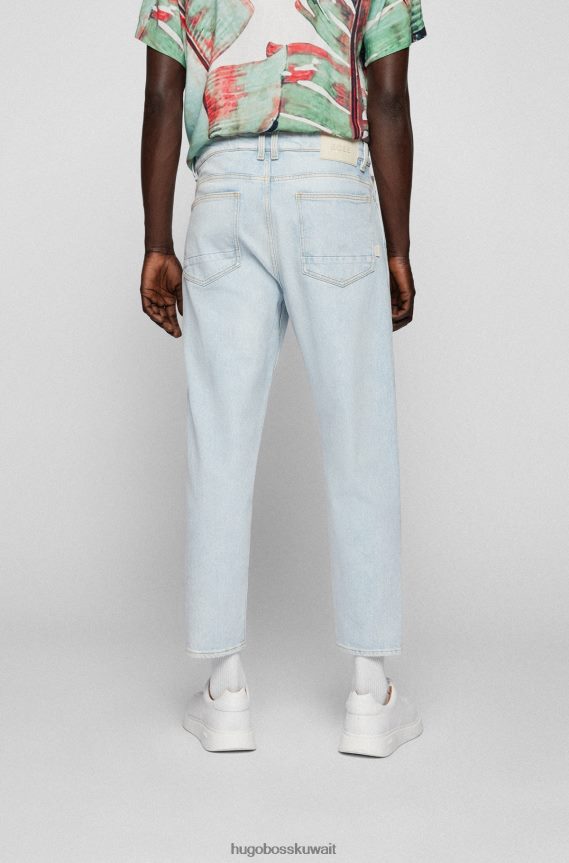 4TFNJN3240 أزرق فاتح Hugo Boss جينز هوغو ذو قصة ضيقة باللون الأزرق الفاتح من قماش الدنيم الإيطالي المريح والمطاط باللون الأزرق