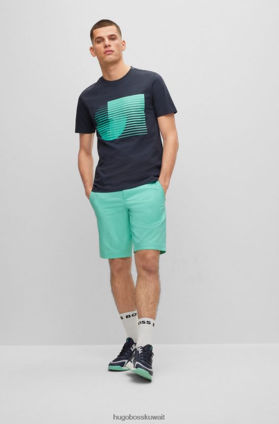 4TFNJN3267 أزرق غامق Hugo Boss تي شيرت برقبة دائرية مصنوع من قطن الجيرسيه مع عمل فني موسمي باللون الأزرق الداكن