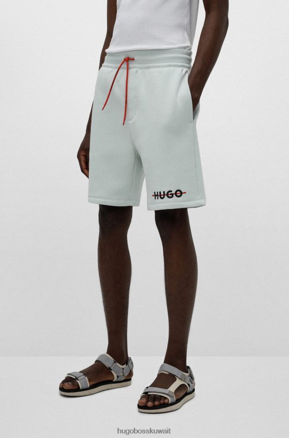 4TFNJN3296 اخضر فاتح Hugo Boss Hugo شورت من مزيج القطن باللون الأخضر الفاتح مع شعار وشريط