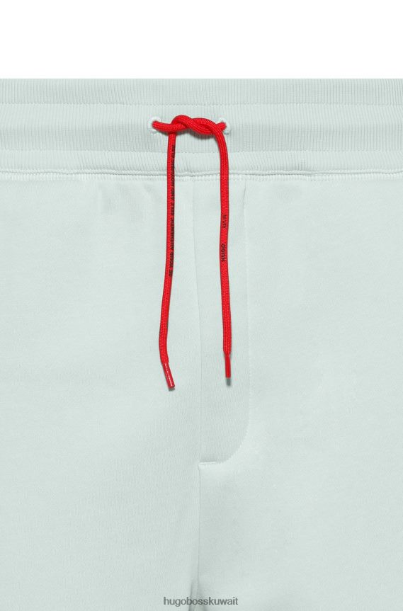 4TFNJN3296 اخضر فاتح Hugo Boss Hugo شورت من مزيج القطن باللون الأخضر الفاتح مع شعار وشريط