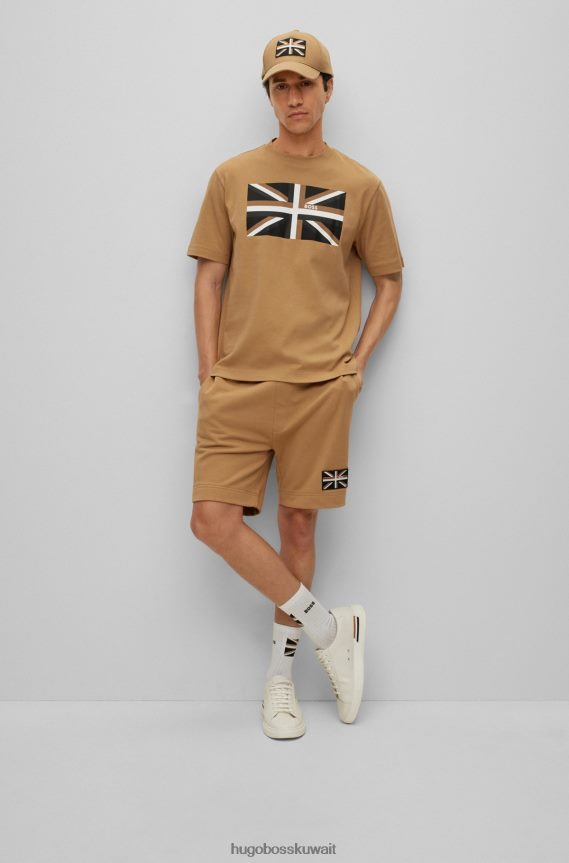 4TFNJN3316 اللون البيج Hugo Boss شورت هوغو من القطن العضوي مع رقعة Union Jack باللون البيج