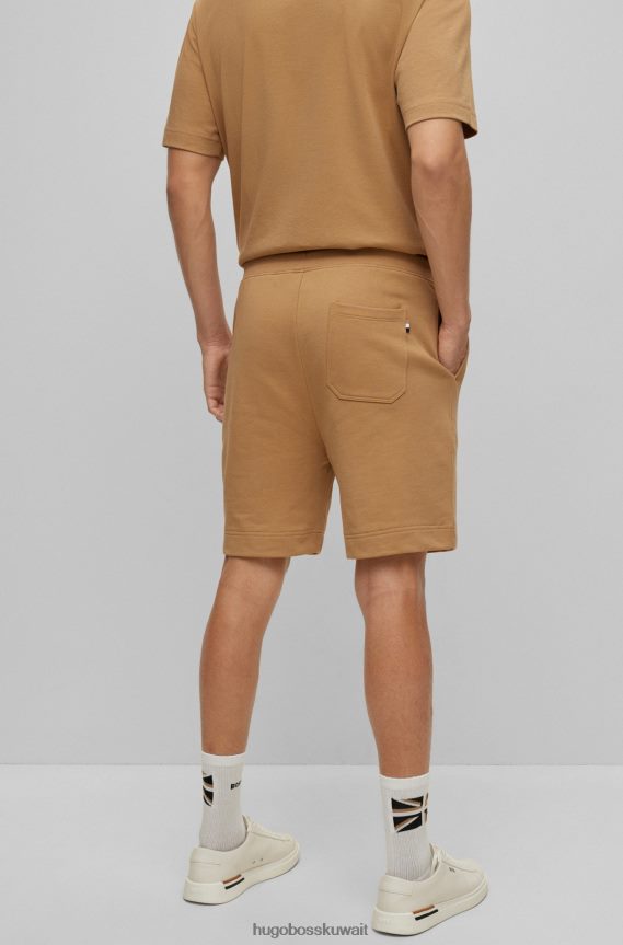 4TFNJN3316 اللون البيج Hugo Boss شورت هوغو من القطن العضوي مع رقعة Union Jack باللون البيج