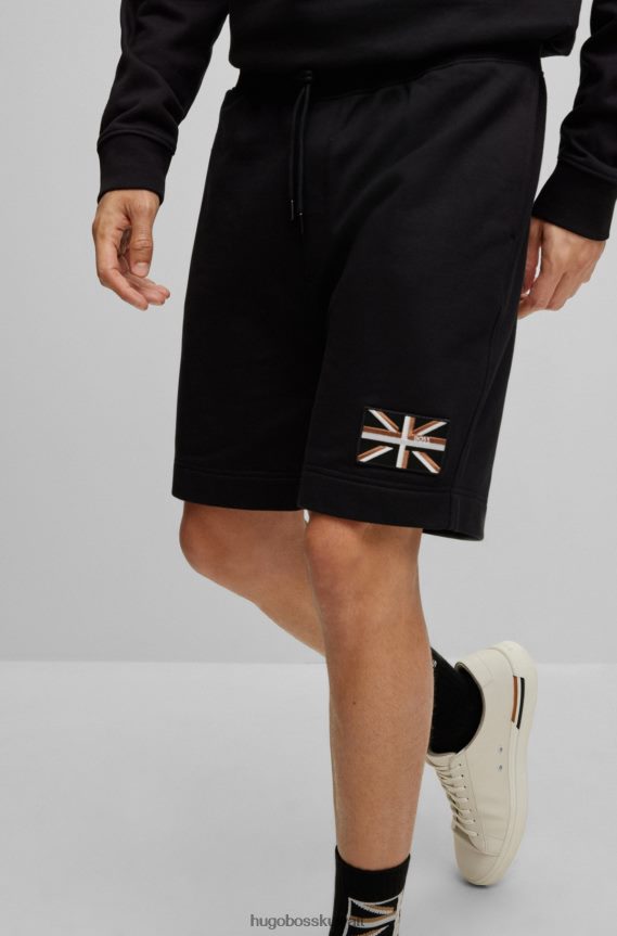 4TFNJN3317 أسود Hugo Boss شورت من القطن العضوي مع رقعة Union Jack باللون الأسود