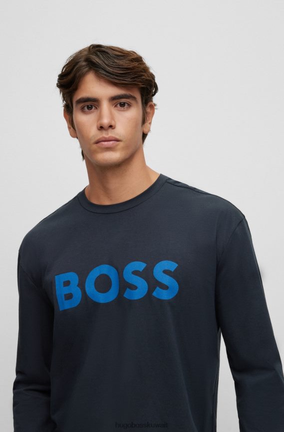 4TFNJN3347 أزرق غامق Hugo Boss تيشيرت هوغو من الجيرسي القطني بأكمام طويلة وطبعة شعار باللون الأزرق الداكن