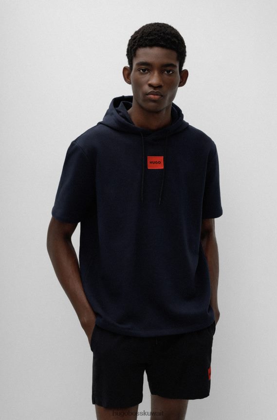 4TFNJN3362 أزرق غامق Hugo Boss سويت شيرت من قطن تيري بأكمام قصيرة باللون الأزرق الداكن مع شعار Hugo باللون الأحمر