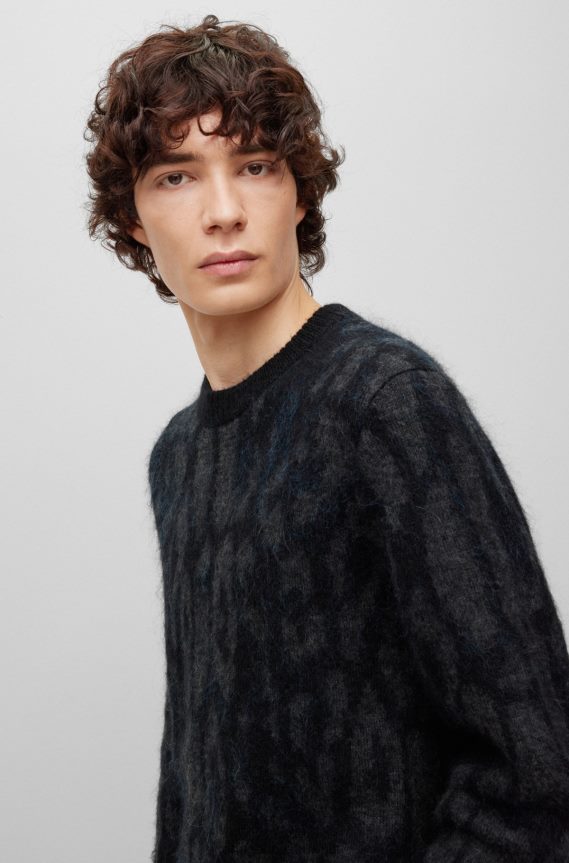 4TFNJN3373 أسود Hugo Boss سترة كبيرة الحجم مع زخارف جاجليون هيوغو باللون الأسود