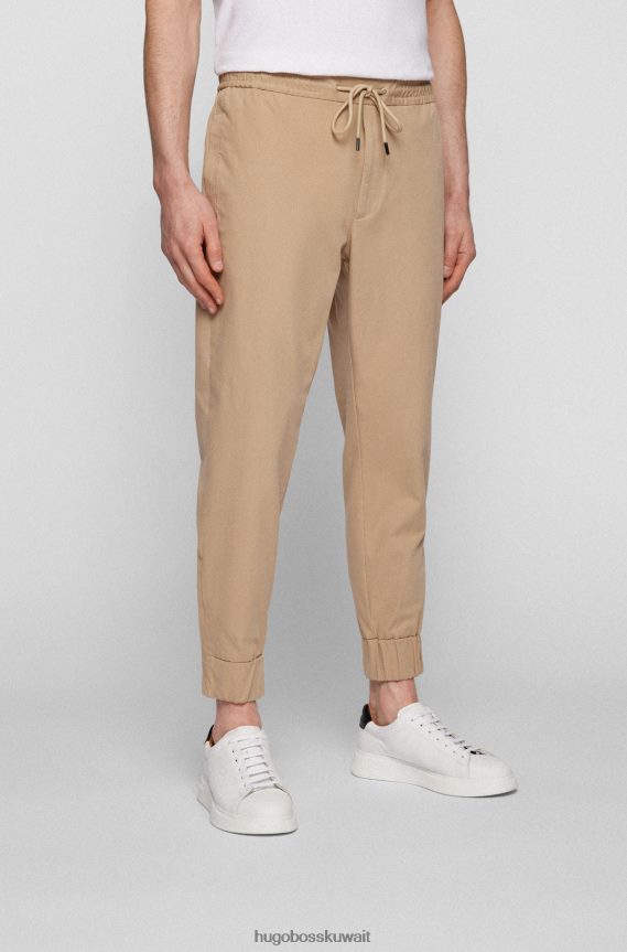 4TFNJN3402 البيج الفاتح Hugo Boss بنطال رياضي من مزيج القطن من هوغو باللون البيج الفاتح مع حواف بسحاب