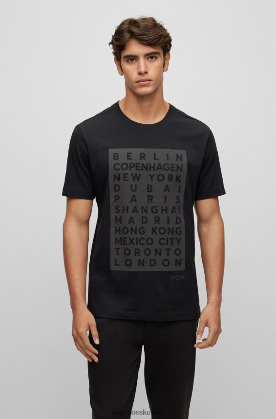 4TFNJN3414 أسود Hugo Boss تي شيرت هوغو من الجيرسي القطني باللون الأسود مع عمل فني للمدينة وشعار من حجر الراين