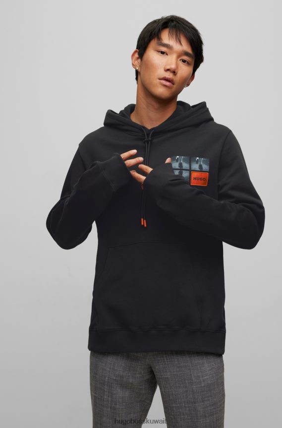 4TFNJN3427 أسود Hugo Boss سترة بغطاء رأس مريحة من قماش تيري الفرنسي مع طبعات فوتوغرافية باللون الأسود هوغو