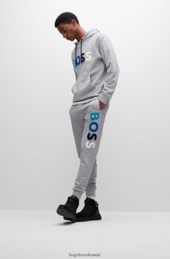 4TFNJN3469 رمادي فاتح Hugo Boss بدلة رياضية من قطن تيري باللون الرمادي الفاتح مع شعار Hugo من الصوف