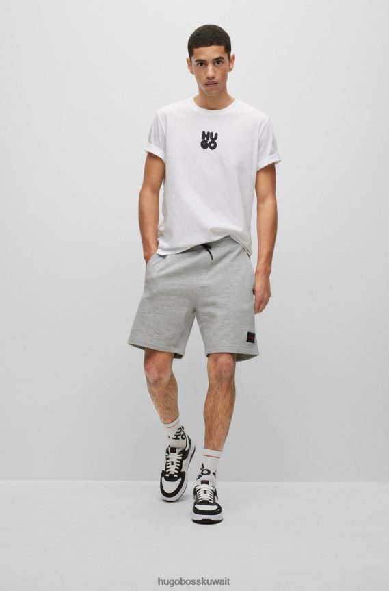 4TFNJN3499 رمادي فاتح Hugo Boss شورت Hugo باللون الرمادي الفاتح من قطن تيري الفرنسي مع ملصق شعار أحمر