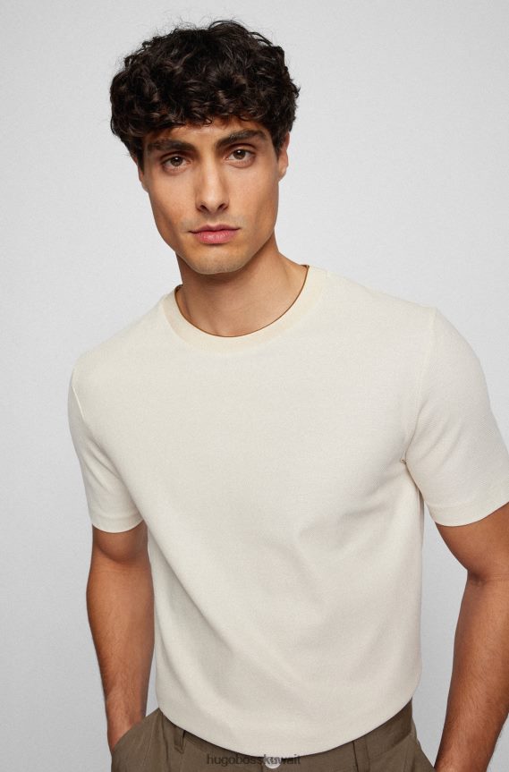4TFNJN3524 أبيض Hugo Boss تي شيرت Hugo أبيض بقصة ضيقة من القطن على شكل قرص العسل مع ياقة مائلة