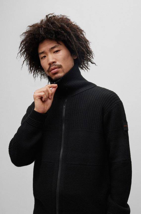 4TFNJN3543 أسود Hugo Boss هوغو سترة محبوكة ذات مقاس عادي مع شارة الشعار باللون الأسود