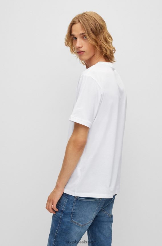 4TFNJN3555 أبيض Hugo Boss تي شيرت Hugo من القطن ذو المقاس العادي مع ملصق شعار أحمر اللون أبيض