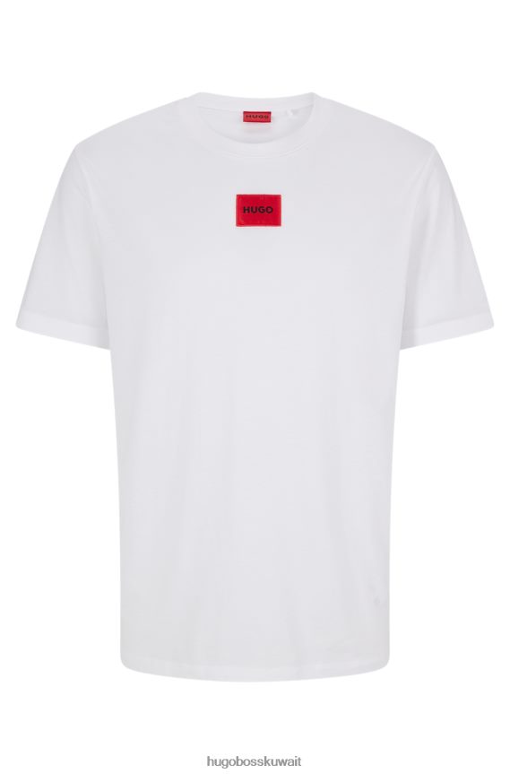 4TFNJN3555 أبيض Hugo Boss تي شيرت Hugo من القطن ذو المقاس العادي مع ملصق شعار أحمر اللون أبيض
