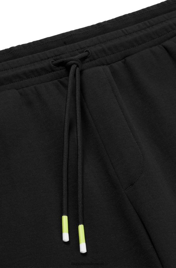 4TFNJN3590 أسود Hugo Boss شورت أسود بقصة عادية مع شعارات Hugo متعددة الألوان