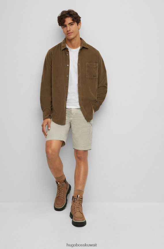 4TFNJN3597 بني غامق Hugo Boss قميص بقصة عادية مصنوع من قطن سروال قصير هوغو باللون البني الداكن