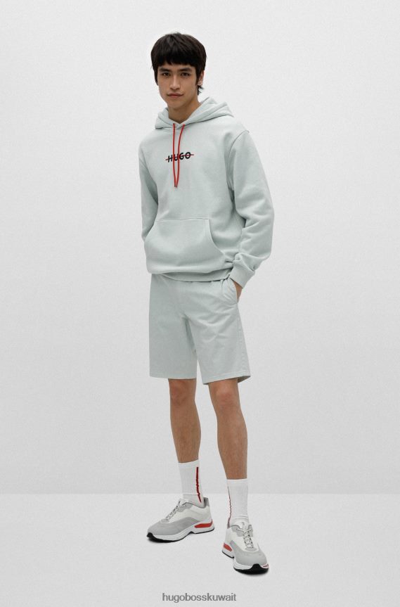 4TFNJN3605 اخضر فاتح Hugo Boss شورت تشينو من Hugo باللون الأخضر الفاتح مصنوع من قطن الغبردين المطاطي