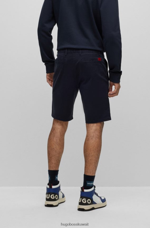 4TFNJN3607 أزرق غامق Hugo Boss شورت تشينو بقصّة ضيّقة من قطن الجبردين المطاطي باللون الأزرق الداكن