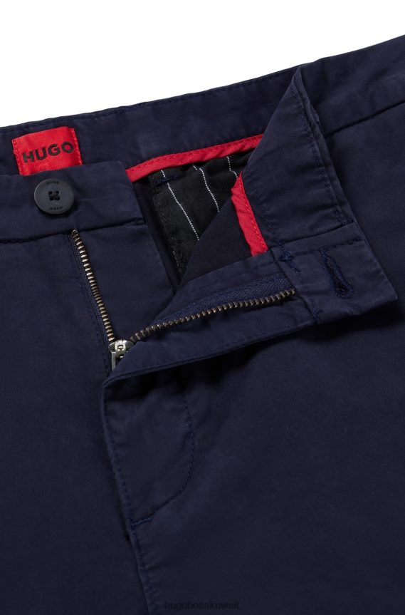 4TFNJN3607 أزرق غامق Hugo Boss شورت تشينو بقصّة ضيّقة من قطن الجبردين المطاطي باللون الأزرق الداكن