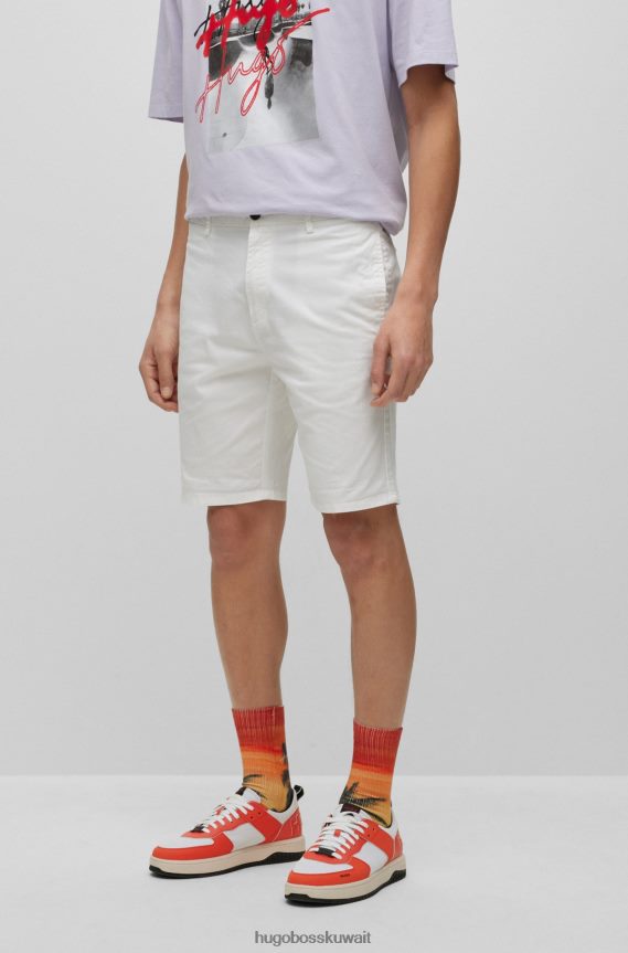 4TFNJN3609 أبيض Hugo Boss شورت تشينو بقصّة ضيّقة من قطن الجبردين المطاطي باللون الأبيض