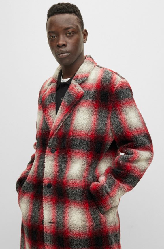 4TFNJN3613 منقوشة Hugo Boss معطف ذو مقاس عادي مصنوع من تيدي مربعات مع بطانة ناعمة منقوشة