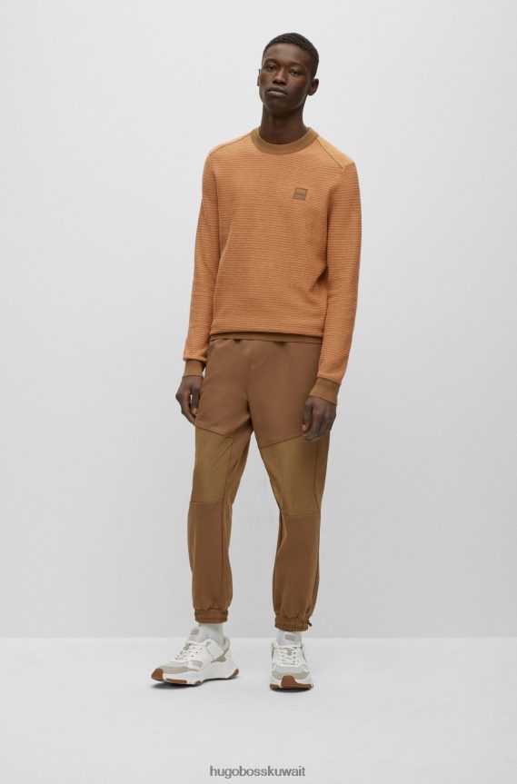 4TFNJN3614 البني الفاتح Hugo Boss سترة من الكشمير والقطن باللون البني الفاتح مع شارة شعار هوغو منسوجة