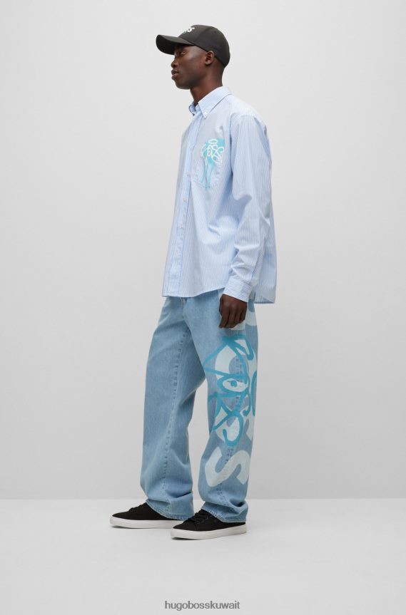 4TFNJN3652 أزرق فاتح Hugo Boss هوغو جينز مريح مع شعارات جرافيتي باللون الأزرق الفاتح