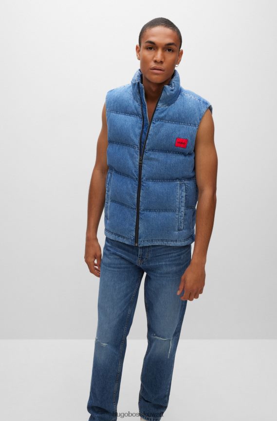 4TFNJN3662 أزرق فاتح Hugo Boss سترة هوغو منتفخة من الدنيم باللون الأزرق الفاتح مع ملصق شعار أحمر