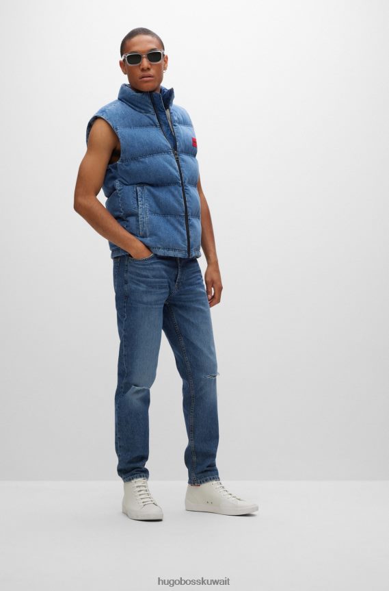 4TFNJN3662 أزرق فاتح Hugo Boss سترة هوغو منتفخة من الدنيم باللون الأزرق الفاتح مع ملصق شعار أحمر