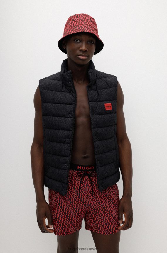 4TFNJN3690 أسود Hugo Boss جيليه طارد للماء بقصّة ضيّقة مع علامة شعار حمراء باللون الأسود من Hugo