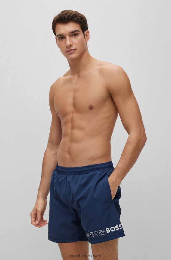 4TFNJN3709 أزرق غامق Hugo Boss شورت سباحة مصنوع من مواد معاد تدويرها مع شعارات متكررة باللون الأزرق الداكن