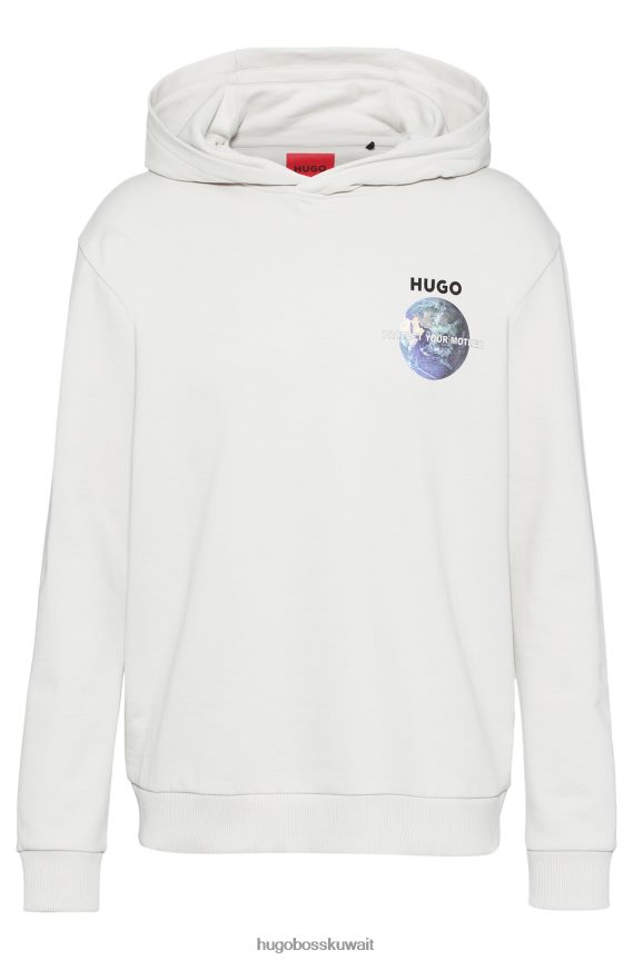 4TFNJN3710 البيج الفاتح Hugo Boss سويت شيرت بغطاء رأس مريح باللون البيج الفاتح مع عمل فني خاص