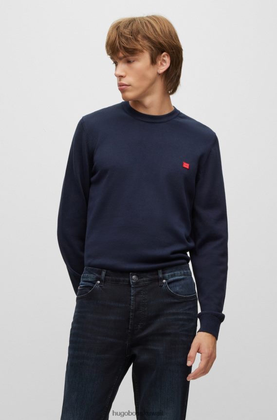 4TFNJN3733 أزرق غامق Hugo Boss سترة هوغو من القطن العضوي باللون الأزرق الداكن مع ملصق شعار أحمر