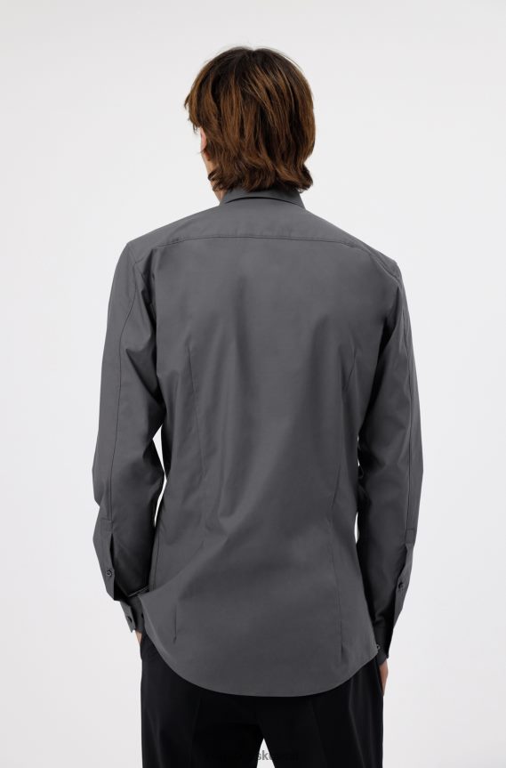 4TFNJN3766 الرمادي الداكن Hugo Boss قميص Hugo باللون الرمادي الداكن بقصّة نحيفة للغاية مصنوع من قماش قطني مطاطي سهل الكي
