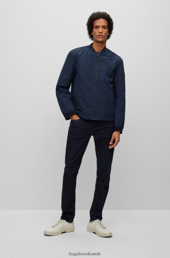 4TFNJN3769 أزرق غامق Hugo Boss سترة عادية مقاومة للماء مع رقعة شعار Hugo باللون الأزرق الداكن