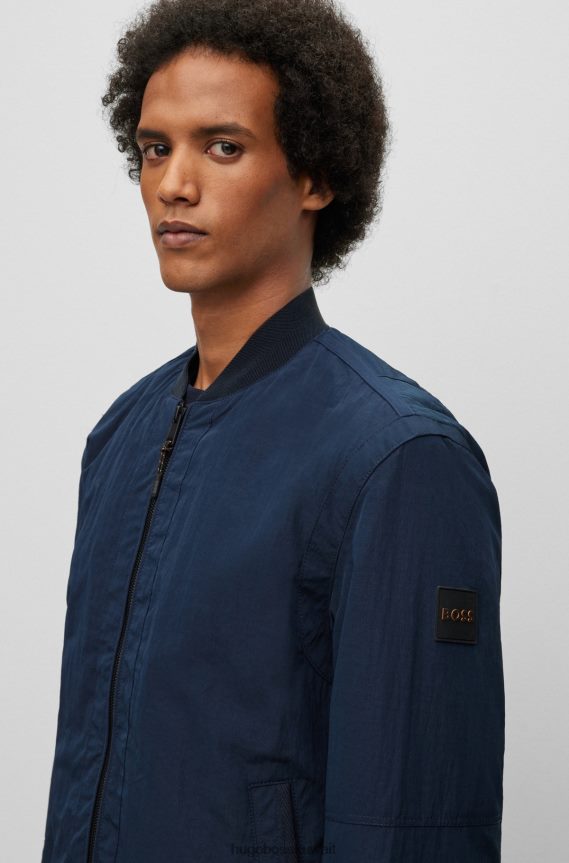 4TFNJN3769 أزرق غامق Hugo Boss سترة عادية مقاومة للماء مع رقعة شعار Hugo باللون الأزرق الداكن