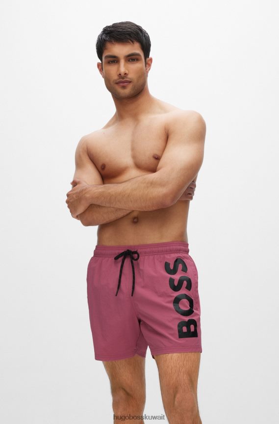 4TFNJN3816 وردي فاتح Hugo Boss شورت سباحة سريع الجفاف مع شعار متباين كبير باللون الوردي الفاتح