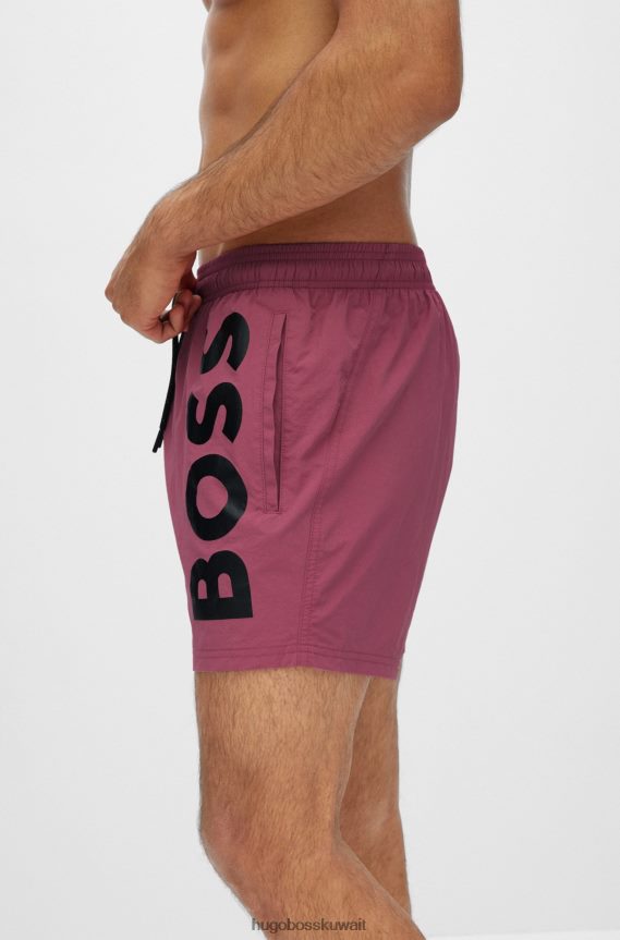 4TFNJN3816 وردي فاتح Hugo Boss شورت سباحة سريع الجفاف مع شعار متباين كبير باللون الوردي الفاتح