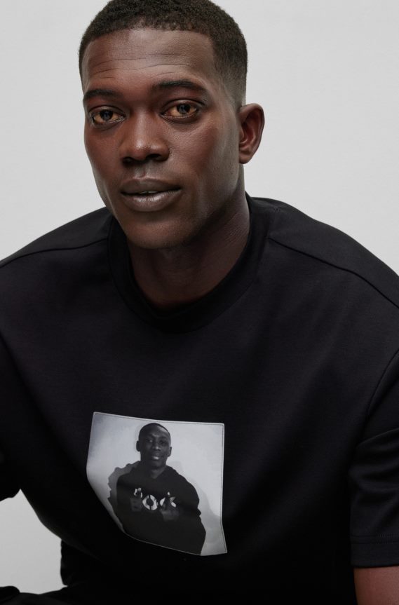 4TFNJN3827 أسود Hugo Boss تي شيرت x khaby مقاس كبير من القطن مع عمل فني عدسي