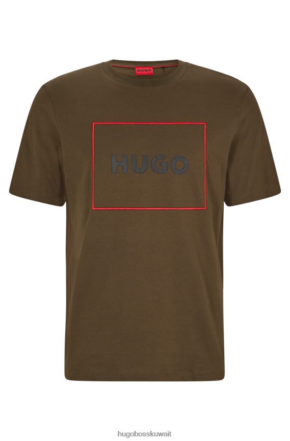 4TFNJN3842 أخضر غامق Hugo Boss تي شيرت من القطن العضوي باللون الأخضر الداكن مع شعار Hugo بإطار أحمر