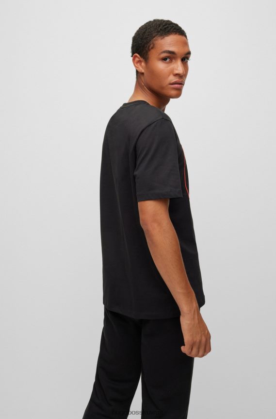 4TFNJN3844 أسود Hugo Boss تي شيرت هوغو أسود من القطن العضوي مع شعار بإطار أحمر