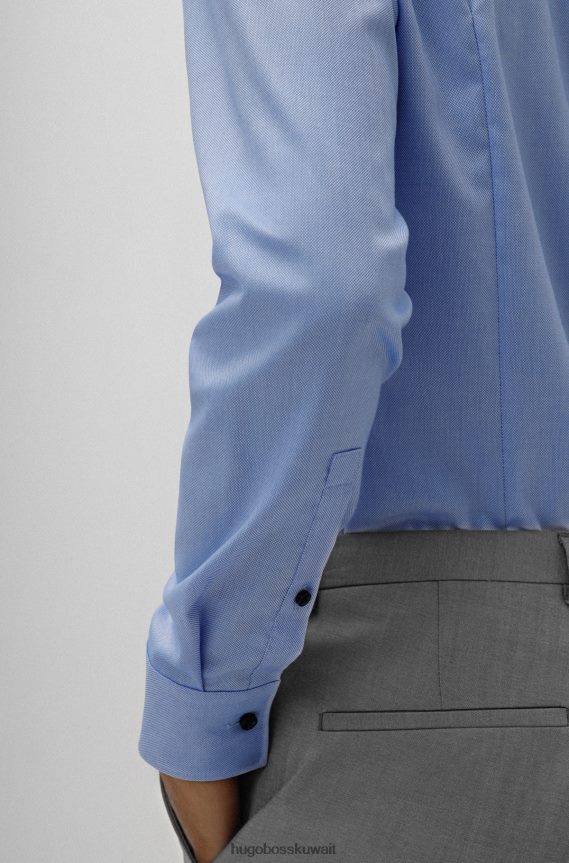 4TFNJN3850 أزرق فاتح Hugo Boss قميص هوغو بقصة ضيقة باللون الأزرق الفاتح، مصنوع من قطن أكسفورد سهل الكي