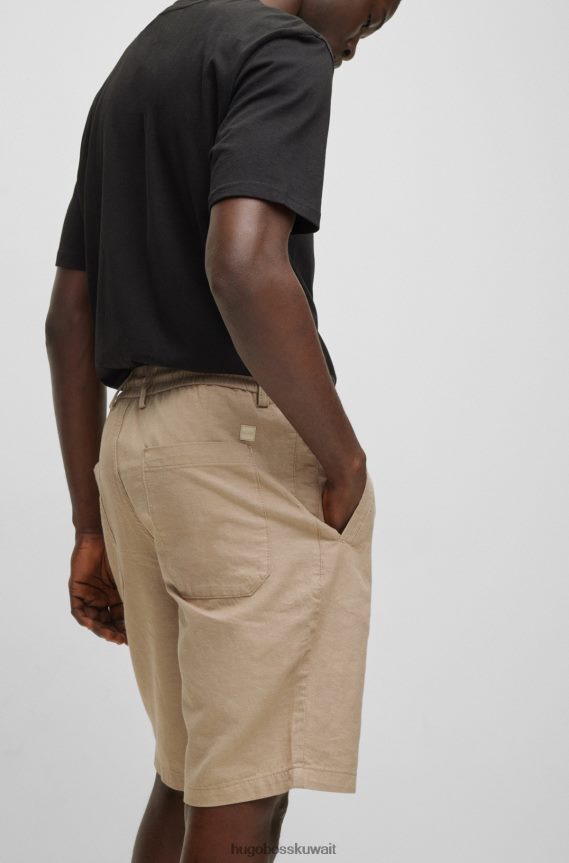 4TFNJN3854 البيج الفاتح Hugo Boss شورت بقصّة مدببة من نسيج قطني مضلع باللون البيج الفاتح