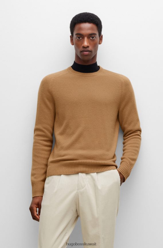 4TFNJN3857 اللون البيج Hugo Boss سترة هوغو باللون البيج برقبة دائرية من الكشمير المسؤول