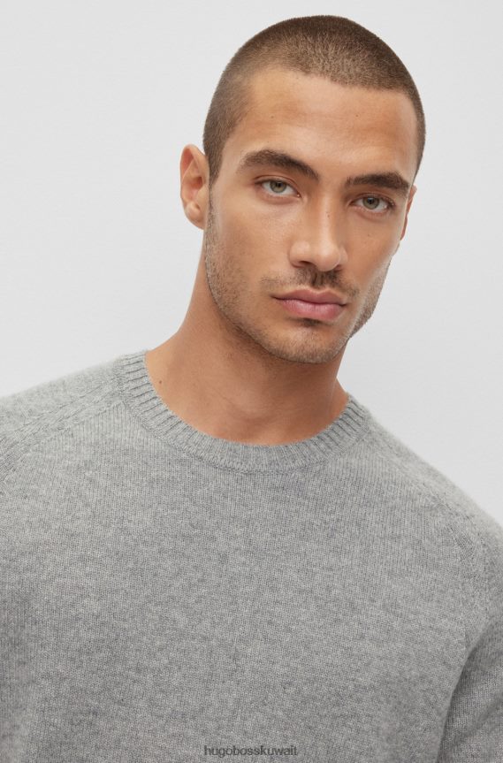 4TFNJN3858 رمادي فاتح Hugo Boss سترة هوغو برقبة دائرية باللون الرمادي الفاتح من الكشمير المسؤول