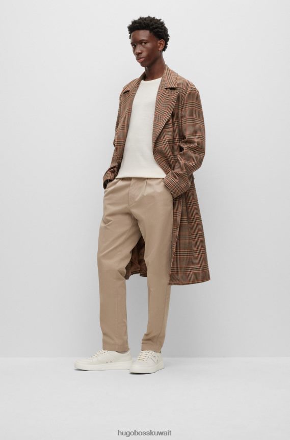 4TFNJN3872 البيج الفاتح Hugo Boss بنطلون بكسرات أمامية من نسيج التويل القطني المرن باللون البيج الفاتح