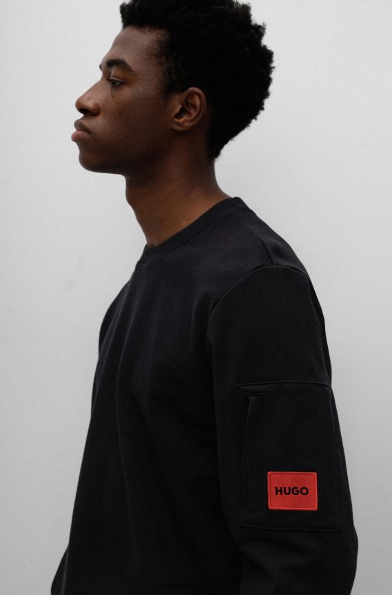 4TFNJN3893 أسود Hugo Boss قميص من النوع الثقيل من قطن تيري باللون الأسود مع شعار هوغو باللون الأحمر