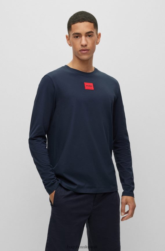4TFNJN3895 أزرق غامق Hugo Boss تي شيرت هوغو من الجيرسي القطني باللون الأزرق الداكن مع ملصق شعار باللون الأحمر