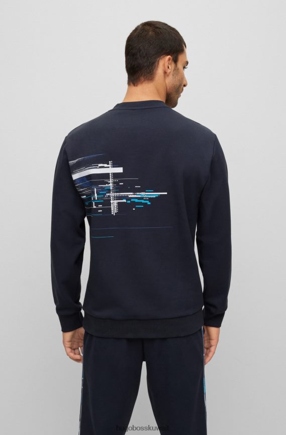 4TFNJN3921 أزرق غامق Hugo Boss سويت شيرت من مزيج القطن باللون الأزرق الداكن بتصميم مريح مع عمل فني موسمي